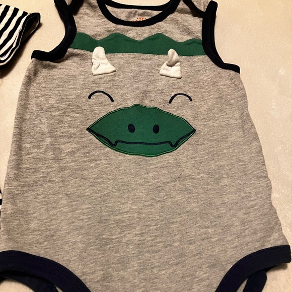 2 summer onesies - Picture 5 of 6